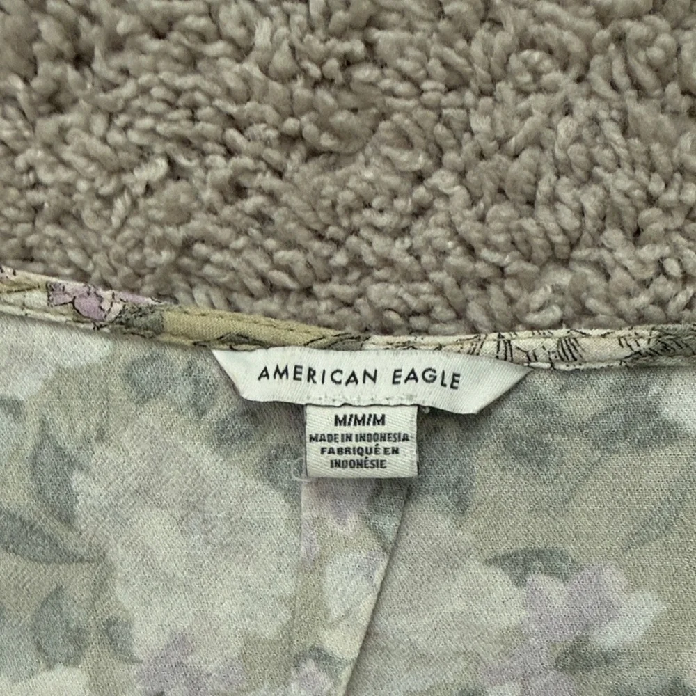 American Eagle Outfitters Olive Green Floral V-Neck Long Sleeve Top - Picture 2 of 3